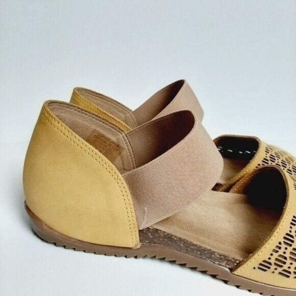 BOS & CO Open Toe Sandals Flats Summer Shoes Laser Cut Yellow Sz 9 - Picture 3 of 13